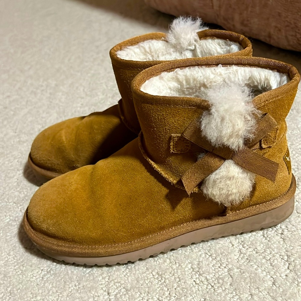 Koolaburra by UGG low boot with bow